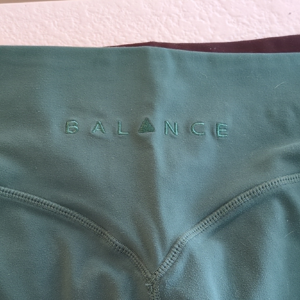 Balance Atheltica Two Pairs Large Cloud Legginga